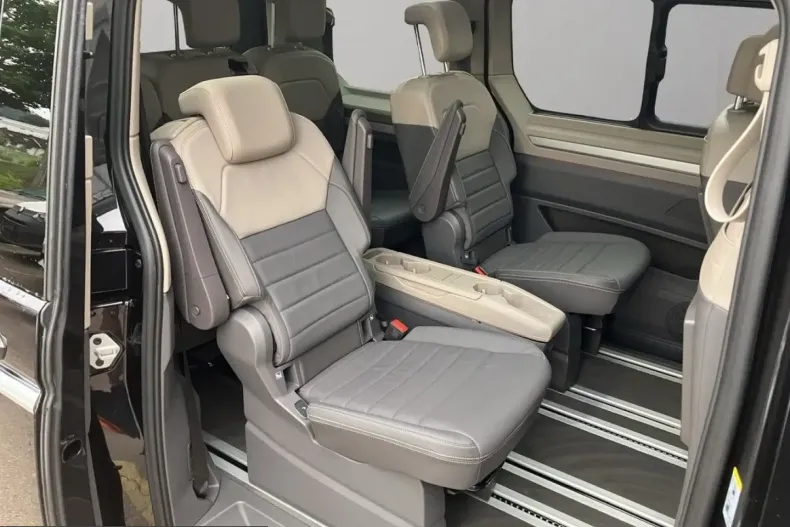 Volkswagen T7 Multivan din 2025 cu 24.800 km - oferta VOL221311 - foto 17