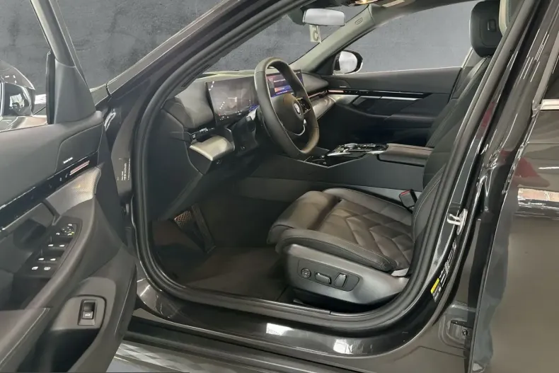 BMW 530 (Seria 5) din 2025 cu 8.334 km - oferta BMW221312 - foto 8
