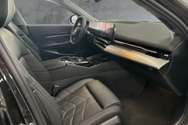 BMW 530 (Seria 5) din 2025 cu 8.334 km - oferta BMW221312 - foto 11