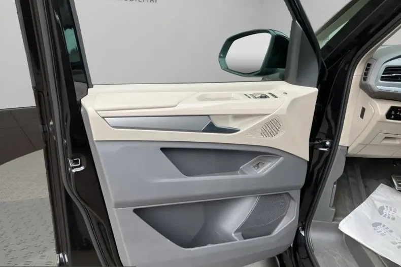 Volkswagen T7 Multivan din 2025 cu 35.900 km - oferta VOL221313 - foto 10