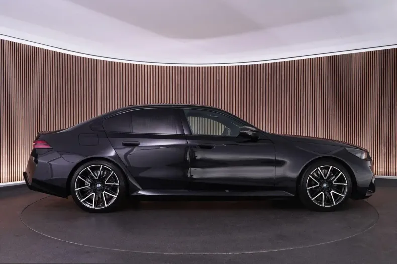 BMW M5 (Seria 5) din 2025 cu 17.946 km - oferta BMW221316 - foto 12