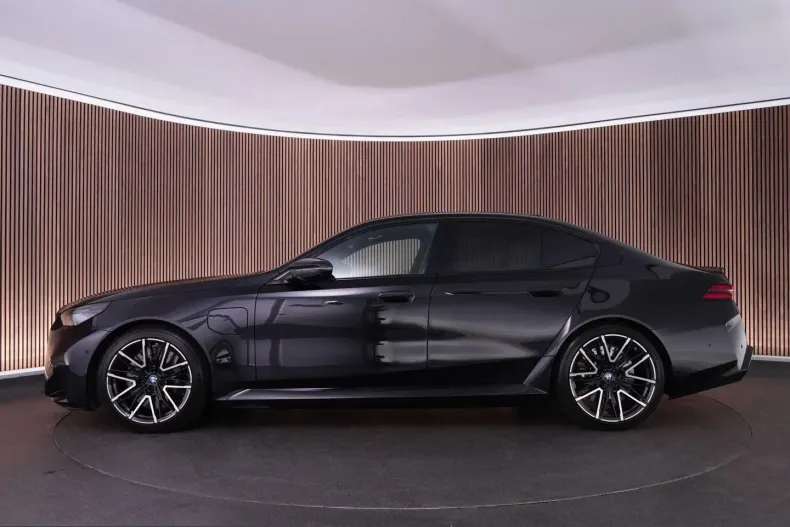 BMW M5 (Seria 5) din 2025 cu 17.946 km - oferta BMW221316 - foto 13