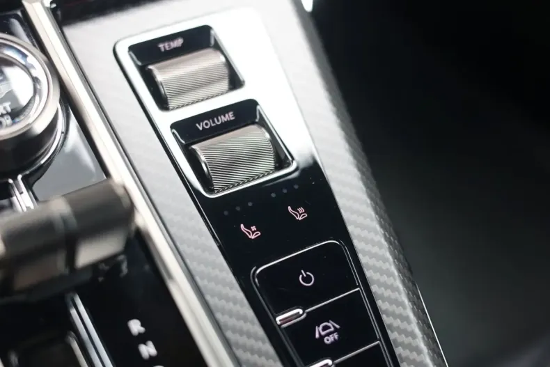 Aston Martin V8 Vantage din 2025 cu 9.370 km - oferta AST221317 - foto 28