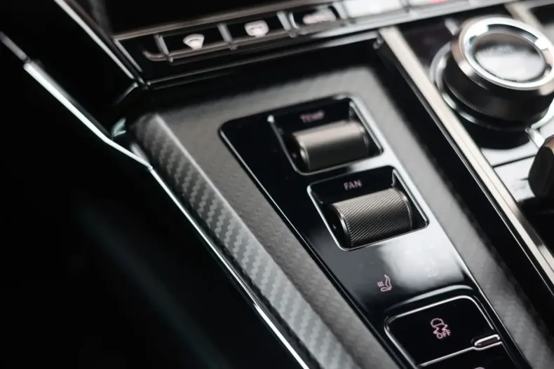 Aston Martin V8 Vantage din 2025 cu 9.370 km - oferta AST221317 - foto 38