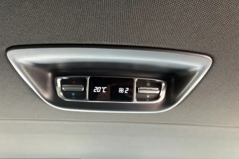 Mercedes-Benz V 300 (Clasa V) din 2023 cu 38.502 km - oferta MER221321 - foto 17