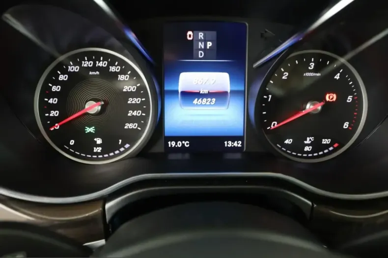 Mercedes-Benz V 300 (Clasa V) din 2023 cu 46.820 km - oferta MER221322 - foto 10