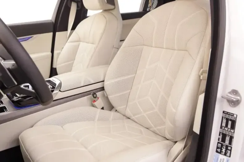 BMW 740d (Seria 7) din 2025 cu 10.254 km - oferta BMW221371 - foto 10