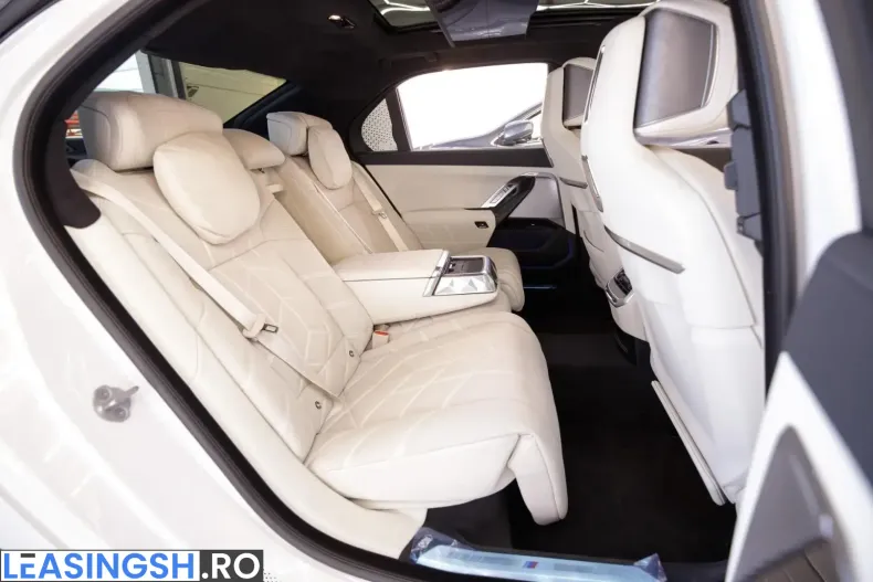 BMW 740d (Seria 7) din 2025 cu 10.254 km - oferta BMW221371 - foto 13