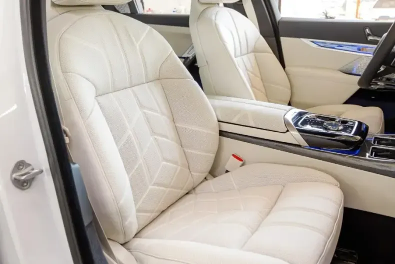 BMW 740d (Seria 7) din 2025 cu 42 km - oferta BMW221379 - foto 11