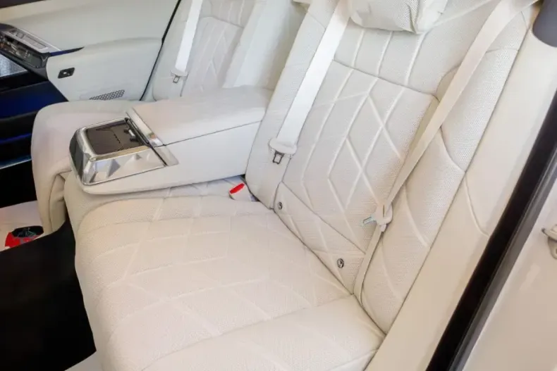 BMW 740d (Seria 7) din 2025 cu 42 km - oferta BMW221379 - foto 12