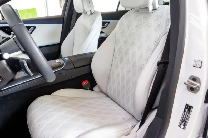 Mercedes-Benz E 200 (Clasa E) din 2024 cu 8.900 km - oferta MER221396 - foto 12