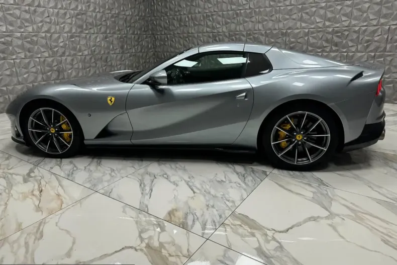 Ferrari 812 din 2023 cu 2.051 km - oferta FER221428 - foto 5