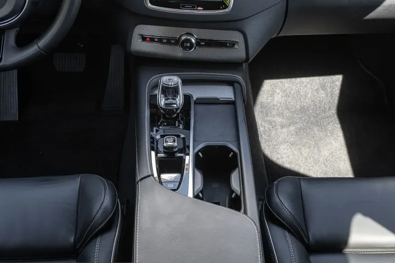 Volvo XC90 din 2023 cu 46.688 km - oferta VOL221432 - foto 12