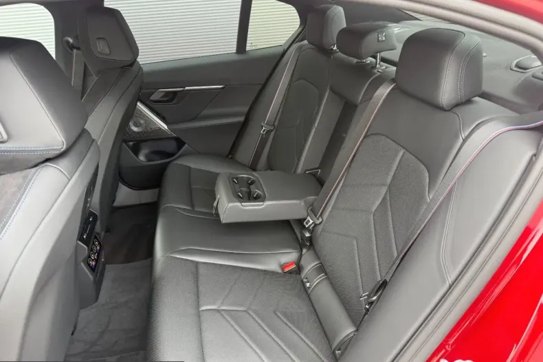 BMW 550 (Seria 5) din 2025 cu 12.309 km - oferta BMW221472 - foto 32