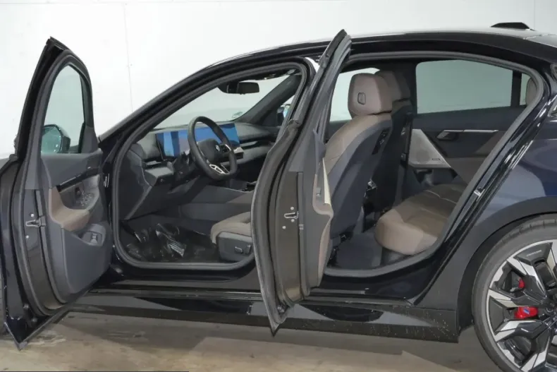 BMW 540 (Seria 5) din 2025 cu 13.370 km - oferta BMW221473 - foto 5