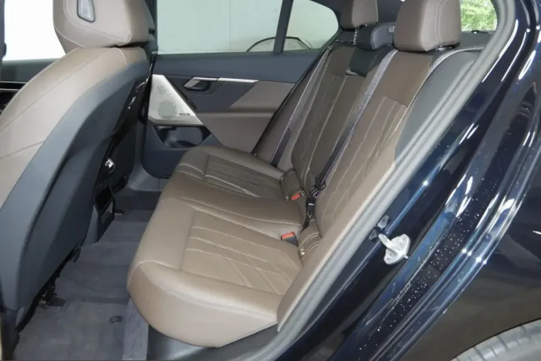 BMW 540 (Seria 5) din 2025 cu 13.370 km - oferta BMW221473 - foto 10