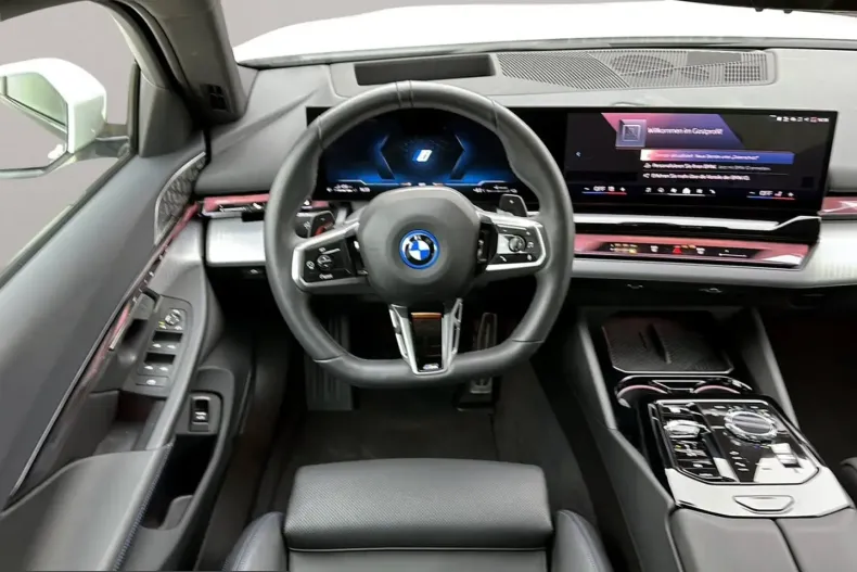 BMW 550 (Seria 5) din 2024 cu 29.513 km - oferta BMW221476 - foto 9