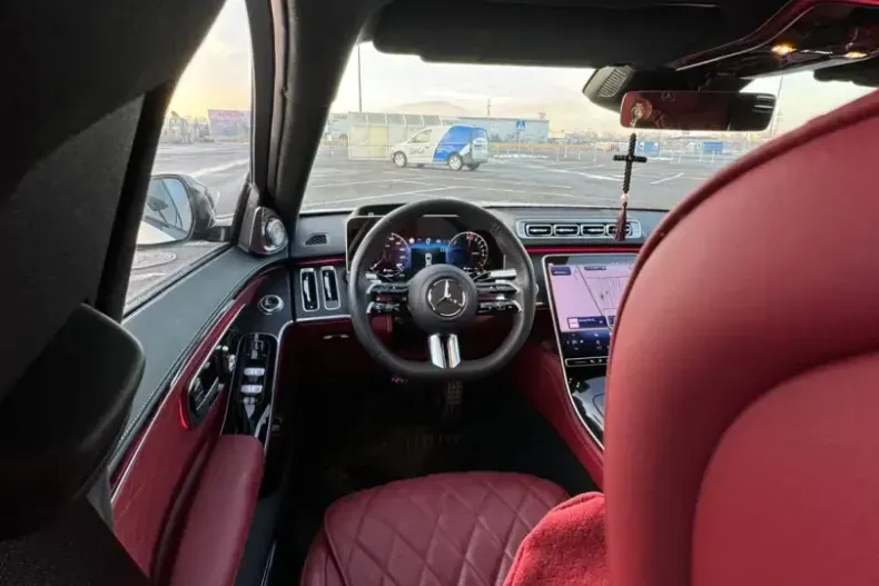 Mercedes-Benz S 580 (Clasa S) din 2023 cu 59.300 km - oferta MER221516 - foto 6