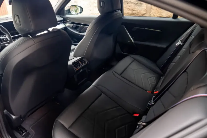 BMW 520 (Seria 5) din 2025 cu 14.800 km - oferta BMW221525 - foto 24