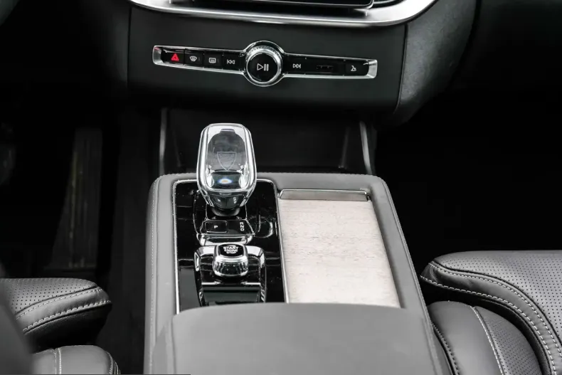 Volvo XC90 din 2025 cu 22.925 km - oferta VOL221527 - foto 11