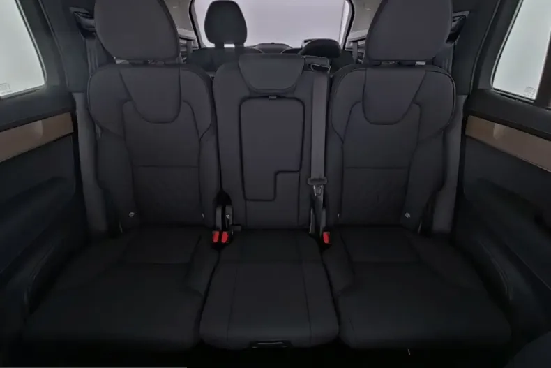 Volvo XC90 din 2025 cu 26.939 km - oferta VOL221528 - foto 13