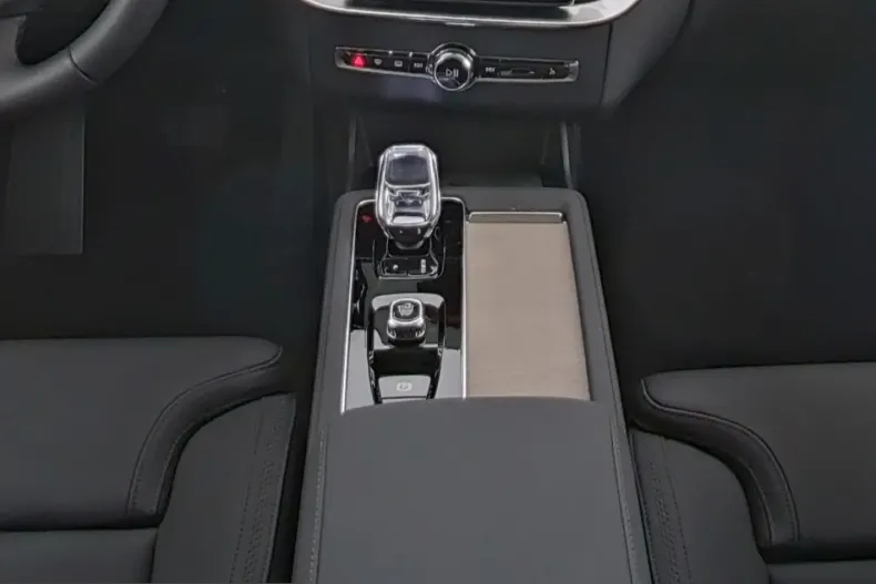 Volvo XC90 din 2025 cu 27.743 km - oferta VOL221529 - foto 6