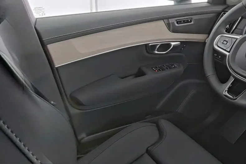 Volvo XC90 din 2025 cu 27.743 km - oferta VOL221529 - foto 11