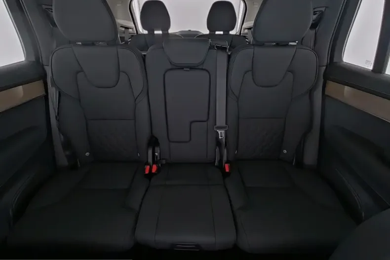 Volvo XC90 din 2025 cu 27.743 km - oferta VOL221529 - foto 12