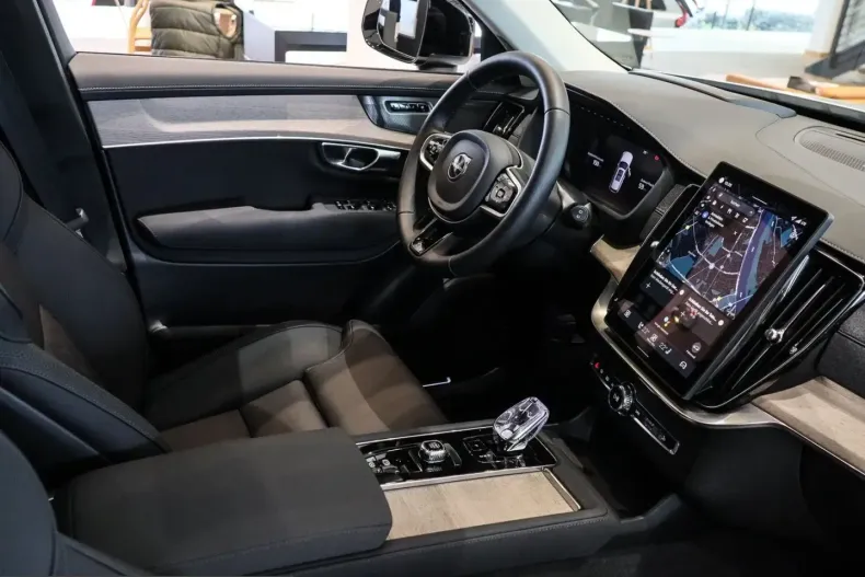 Volvo XC90 din 2025 cu 6.200 km - oferta VOL221531 - foto 3