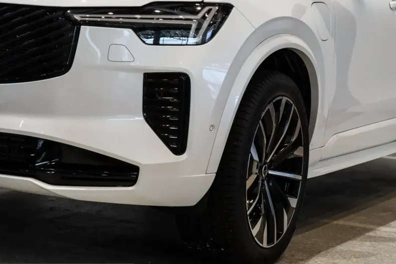 Volvo XC90 din 2025 cu 6.200 km - oferta VOL221531 - foto 6