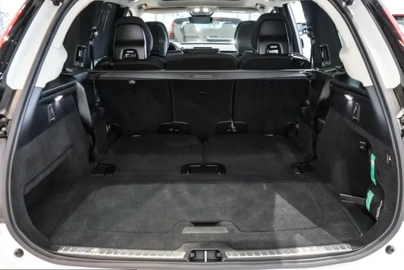 Volvo XC90 din 2025 cu 6.200 km - oferta VOL221531 - foto 11