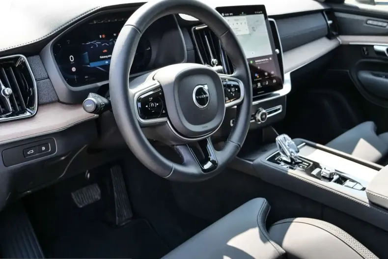 Volvo XC90 din 2025 cu 25.898 km - oferta VOL221532 - foto 5