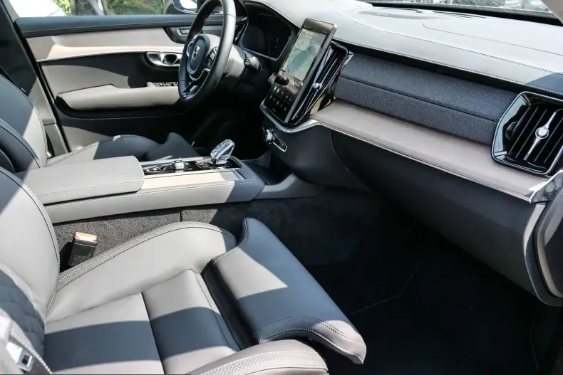 Volvo XC90 din 2025 cu 25.898 km - oferta VOL221532 - foto 14