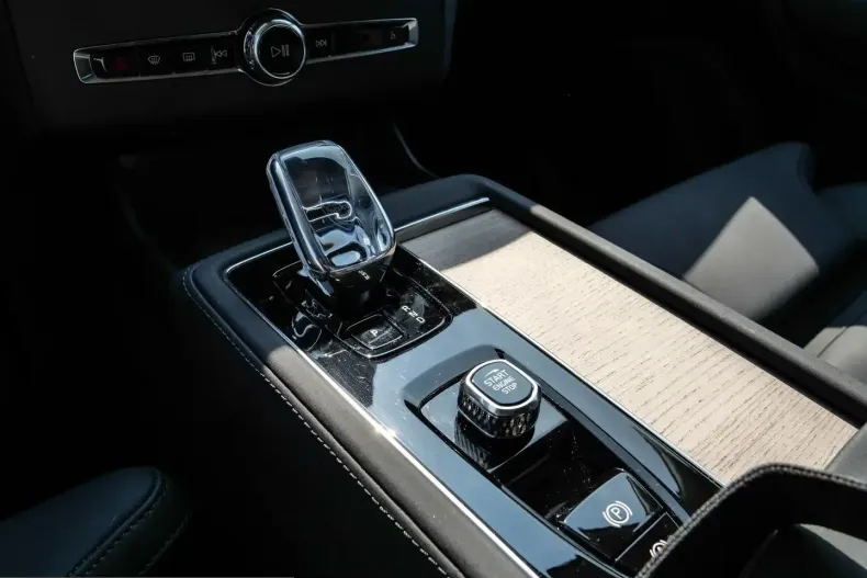 Volvo XC90 din 2025 cu 25.898 km - oferta VOL221532 - foto 21