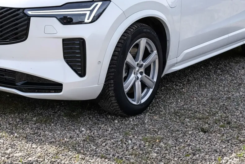 Volvo XC90 din 2025 cu 17.281 km - oferta VOL221533 - foto 3
