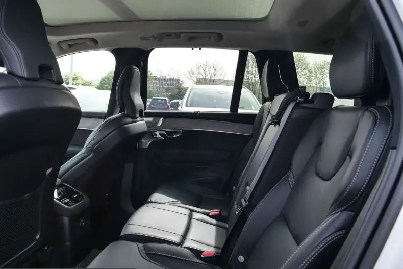 Volvo XC90 din 2025 cu 17.281 km - oferta VOL221533 - foto 8
