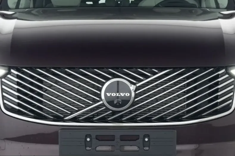Volvo XC90 din 2025 cu 25.370 km - oferta VOL221534 - foto 4
