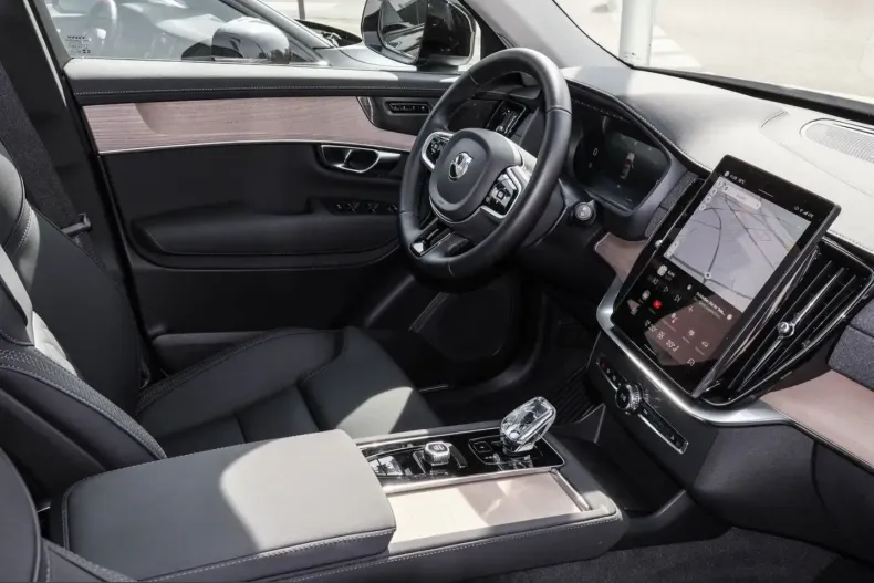 Volvo XC90 din 2025 cu 15.800 km - oferta VOL221535 - foto 3