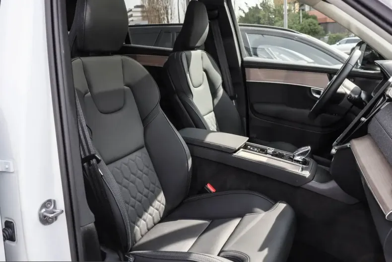 Volvo XC90 din 2025 cu 15.800 km - oferta VOL221535 - foto 7