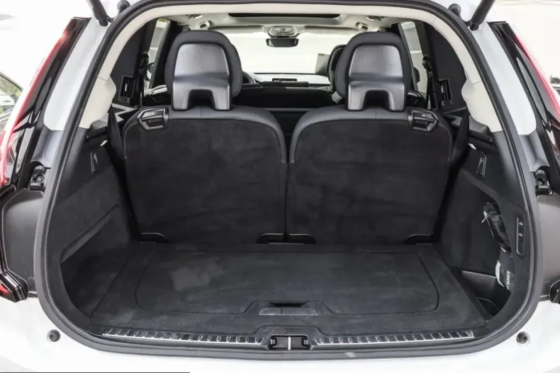 Volvo XC90 din 2025 cu 15.800 km - oferta VOL221535 - foto 11