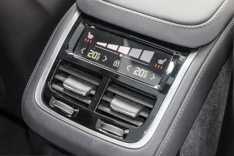 Volvo XC90 din 2025 cu 15.800 km - oferta VOL221535 - foto 15
