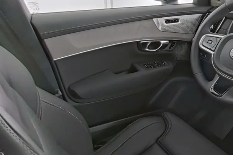 Volvo XC90 din 2025 cu 19.106 km - oferta VOL221536 - foto 12