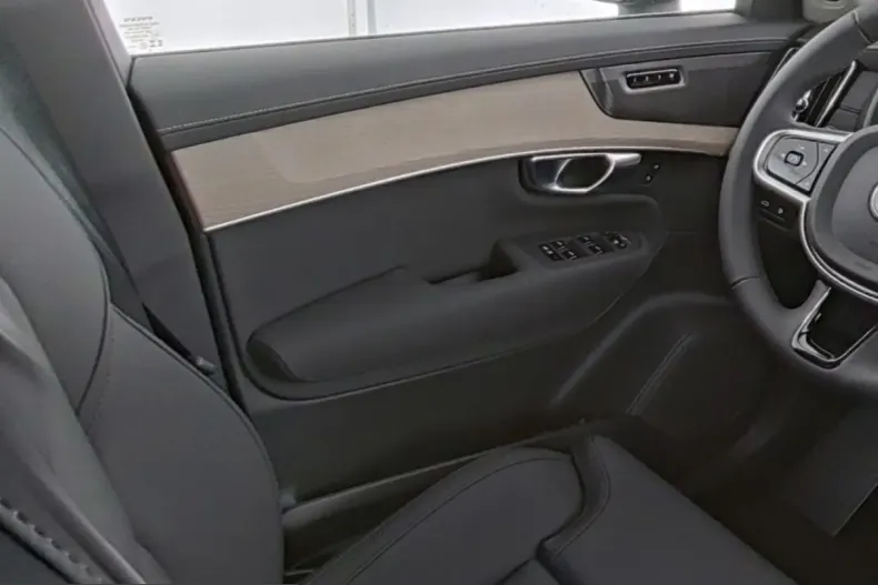 Volvo XC90 din 2025 cu 14.868 km - oferta VOL221537 - foto 12
