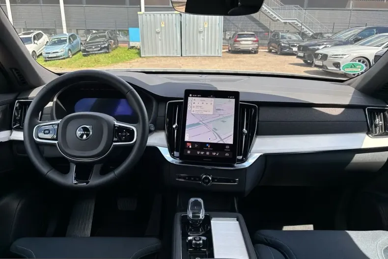 Volvo XC90 din 2025 cu 10.000 km - oferta VOL221538 - foto 9