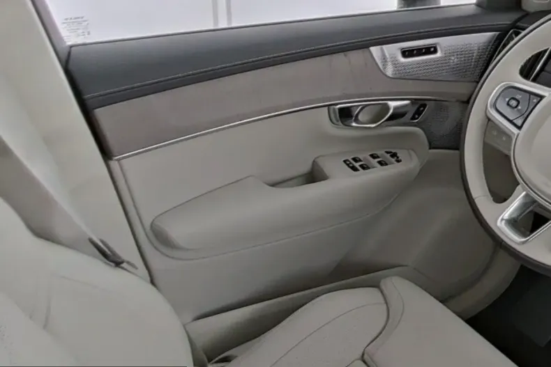 Volvo XC90 din 2025 cu 14.076 km - oferta VOL221539 - foto 12