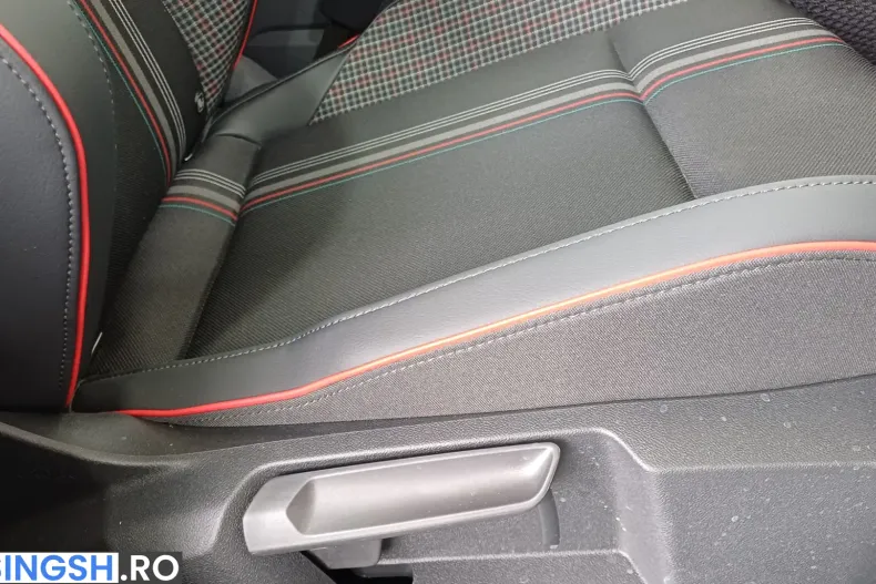 Volkswagen Golf din 2026 cu 2.910 km - oferta VOL221543 - foto 31