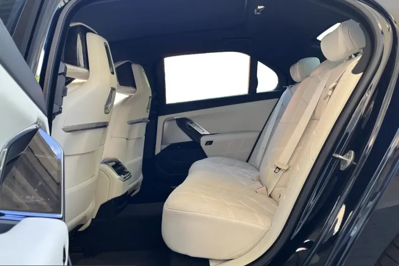 BMW 740 (Seria 7) din 2025 cu 22.253 km - oferta BMW221571 - foto 18