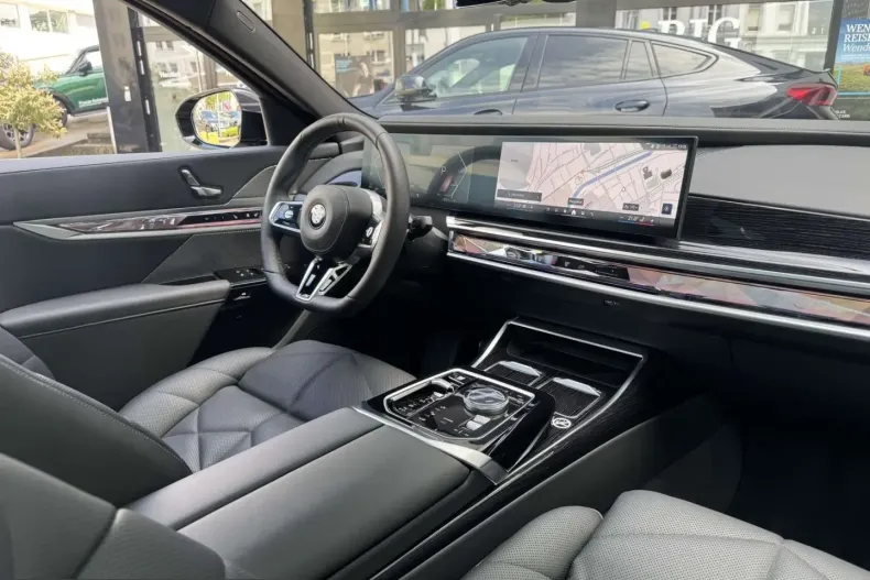 BMW 740 (Seria 7) din 2025 cu 21.980 km - oferta BMW221574 - foto 8
