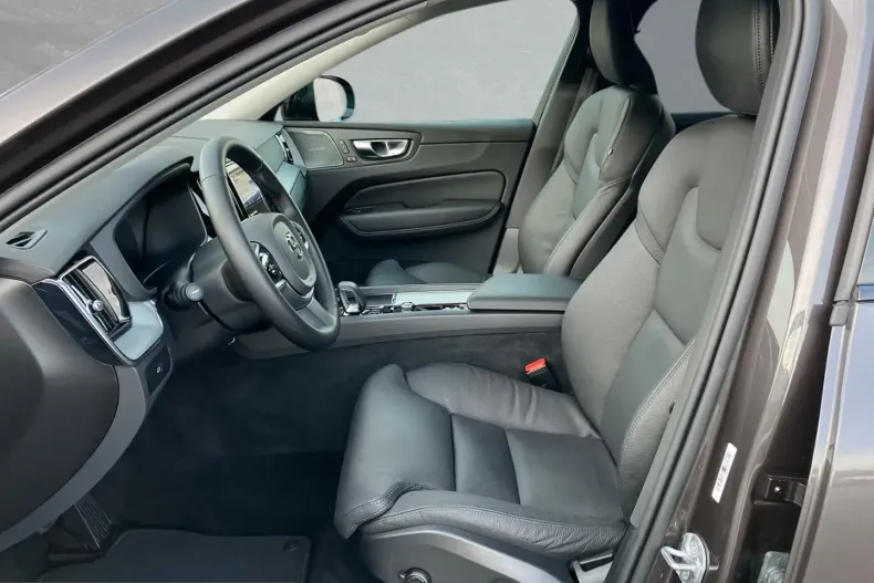 Volvo XC60 din 2025 cu 31.000 km - oferta VOL221605 - foto 4