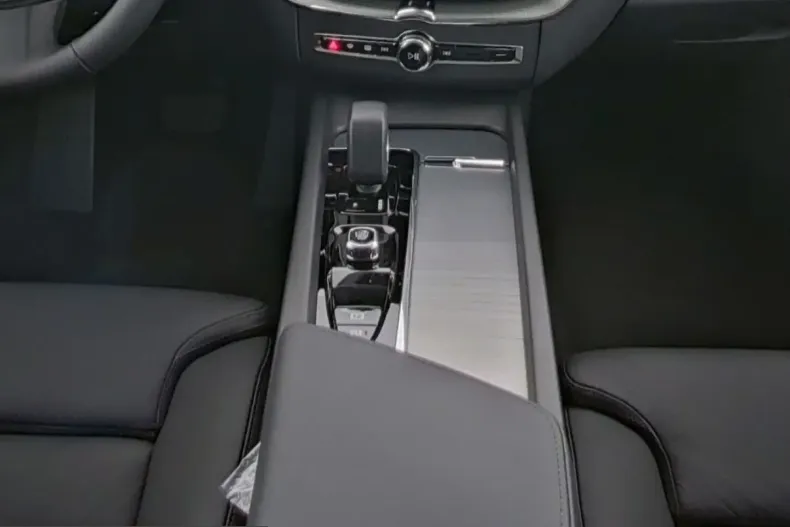Volvo XC60 din 2025 cu 23.788 km - oferta VOL221607 - foto 6